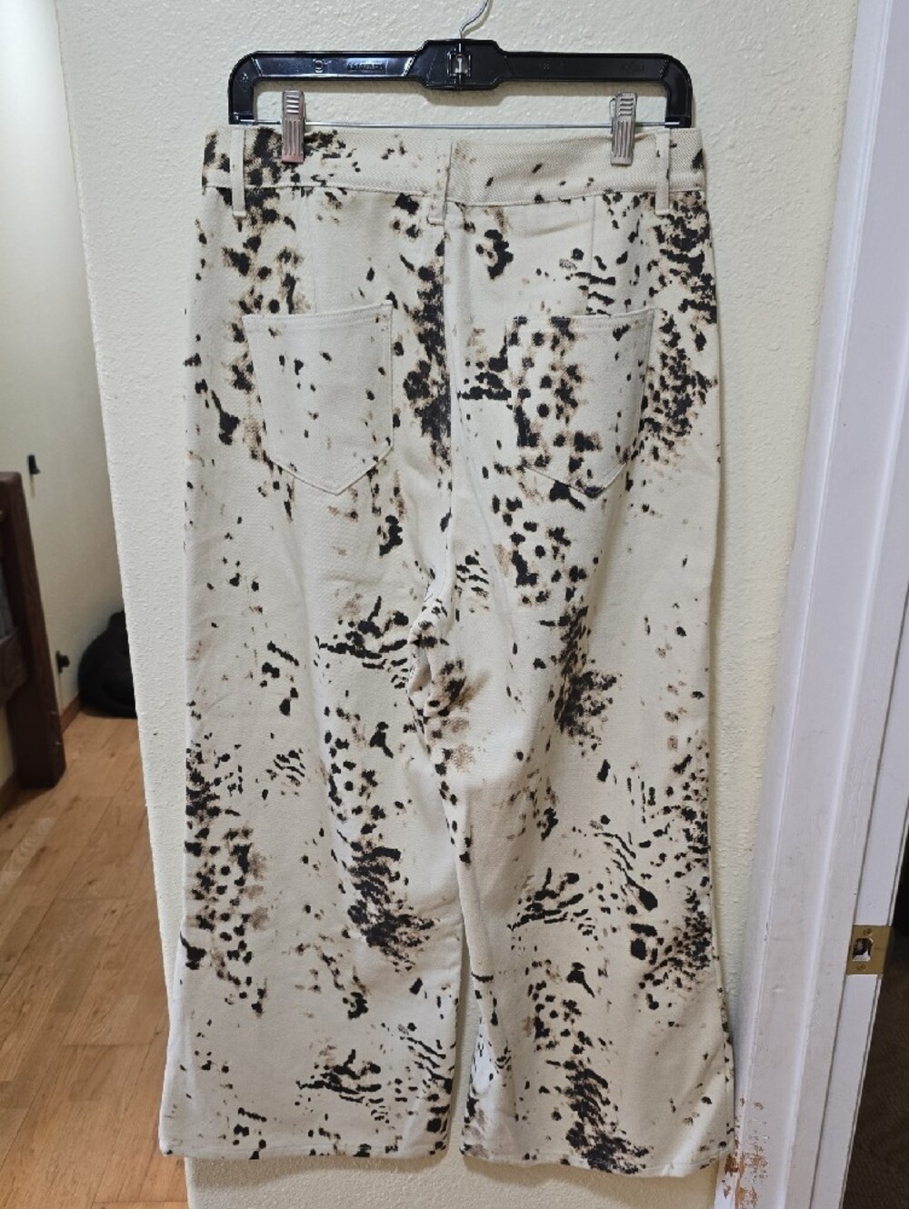Cow Spot-Print Wide Leg Jeans - Picture 4 of 4